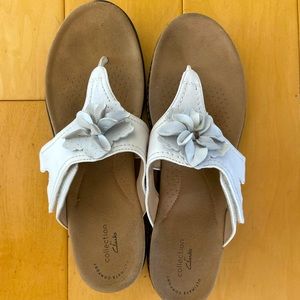 Clark’s Laurieann Gema toe-post sandal, white, adjustable strap, size 9.5